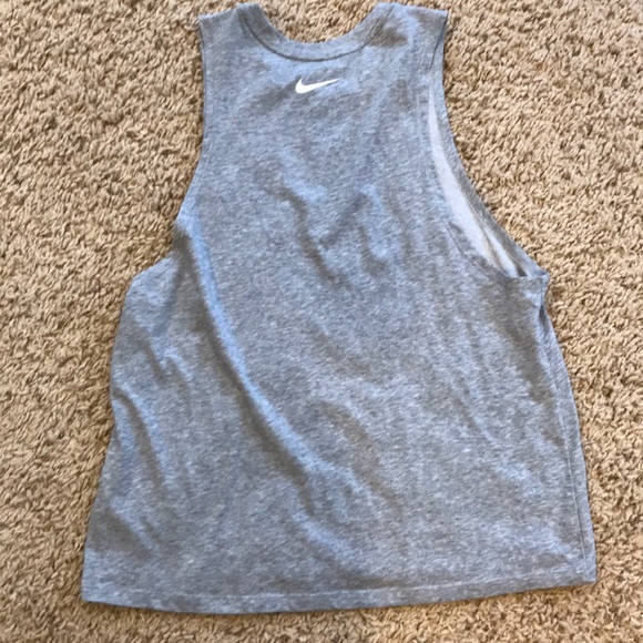 Nike workout tank! Like new! 🖤 - Picture 3 of 7